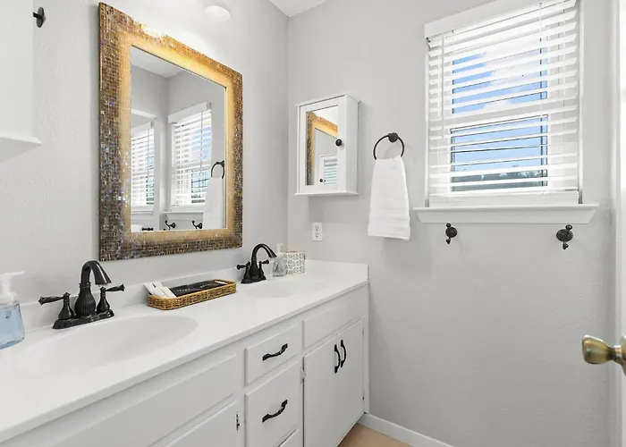 Holiday home Retreat | 3br, Gameroom & Grill Round Rock